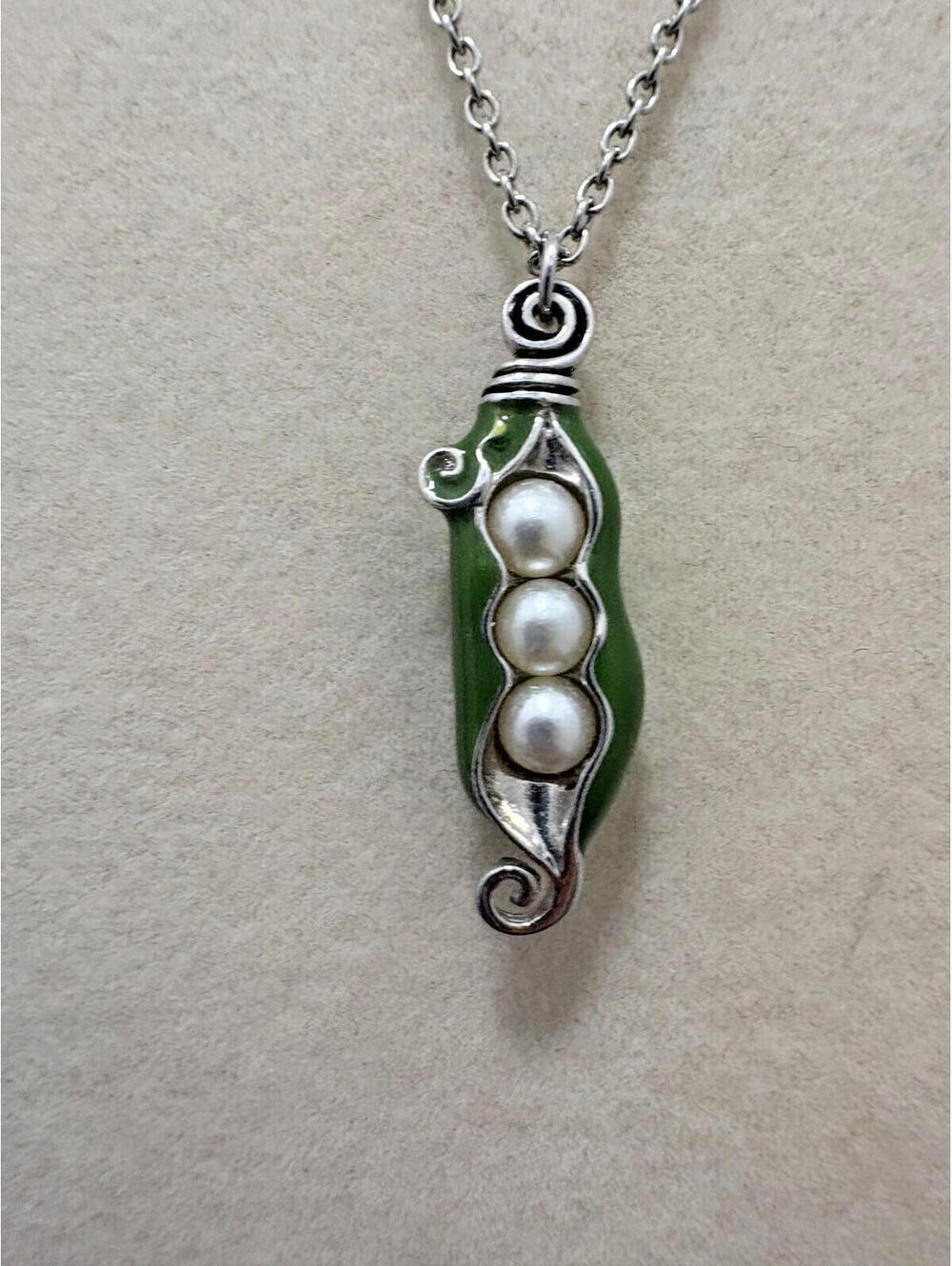 Peas In A Pod Green Enamel and Faux Pearl Silver Tone Pendant Necklace 18"
